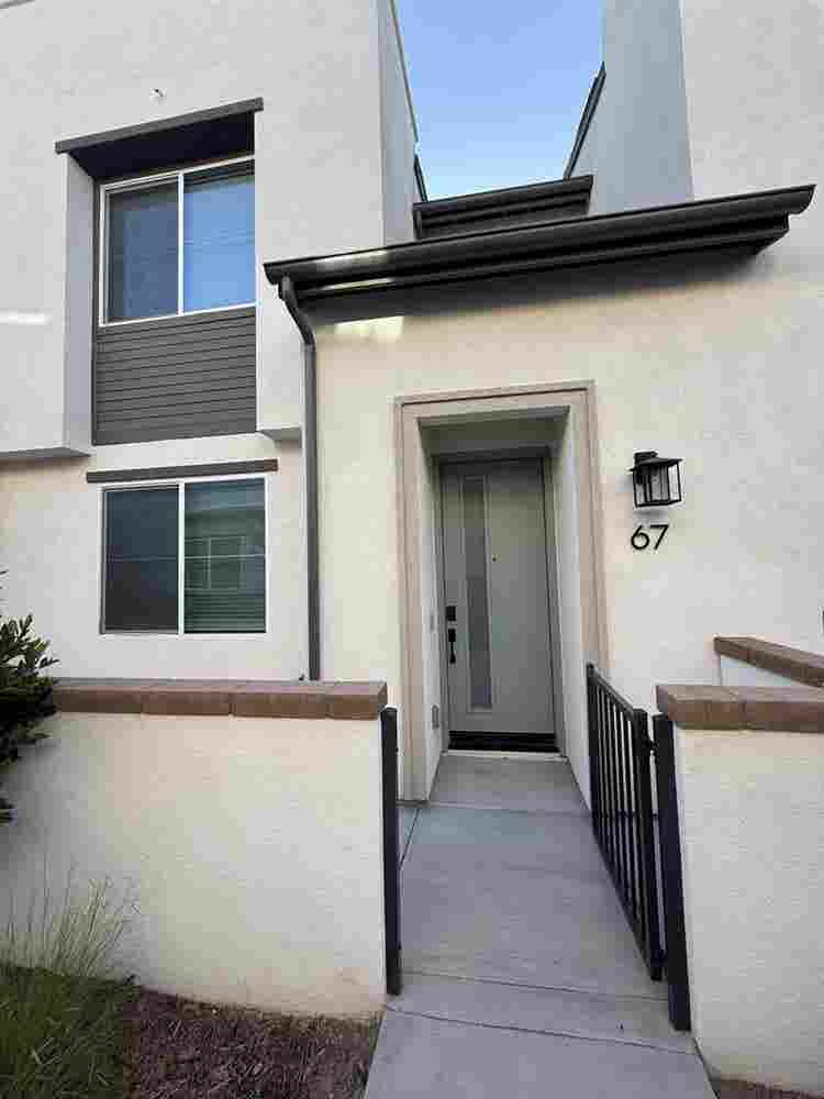 LOOKING FOR A ROOMMATE IN MERGE