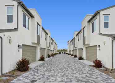 LOOKING FOR A ROOMMATE IN MERGE