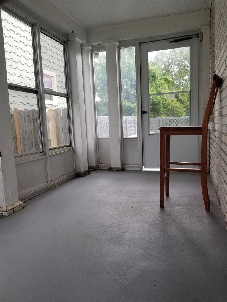 Female roommate wanted