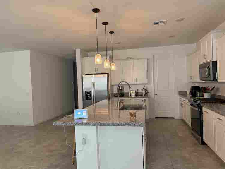 Private room for rent in Queencreek