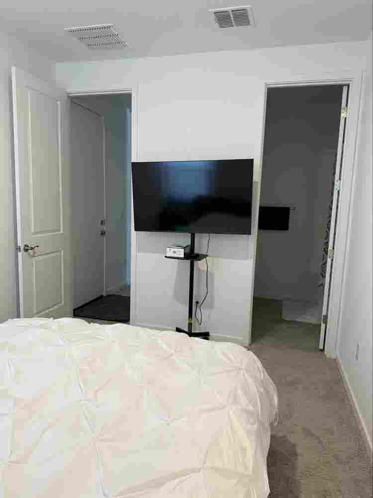 Private room for rent in Queencreek