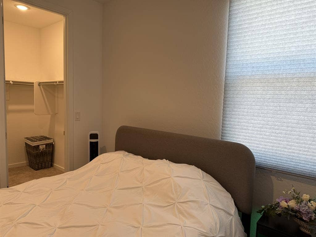 Private room for rent in Queencreek
