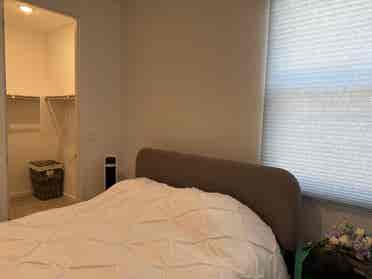 Private room for rent in Queencreek