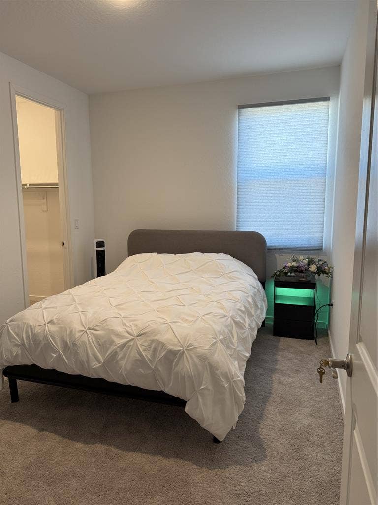 Private room for rent in Queencreek