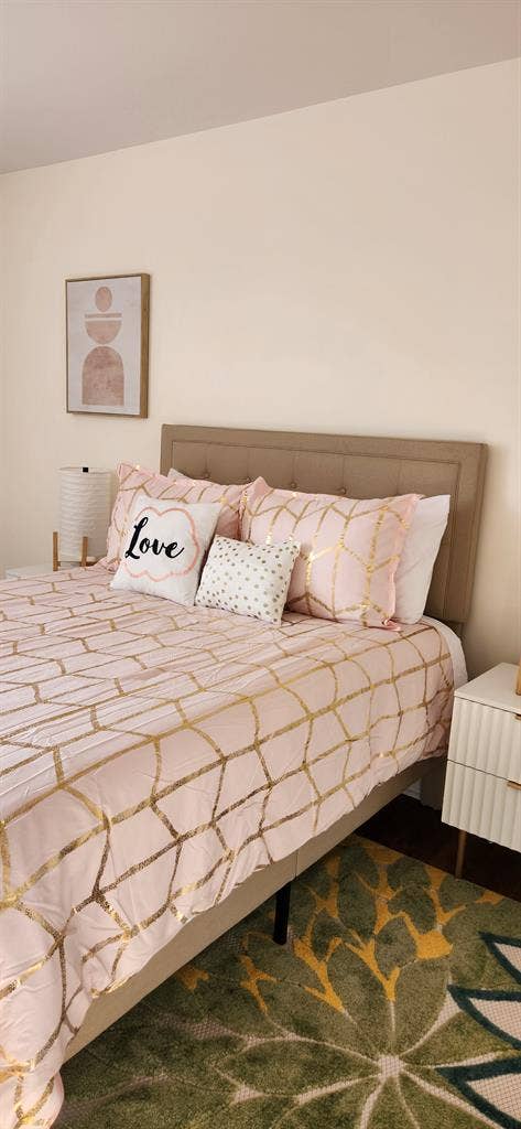 Bedroom near Trident Medical Center