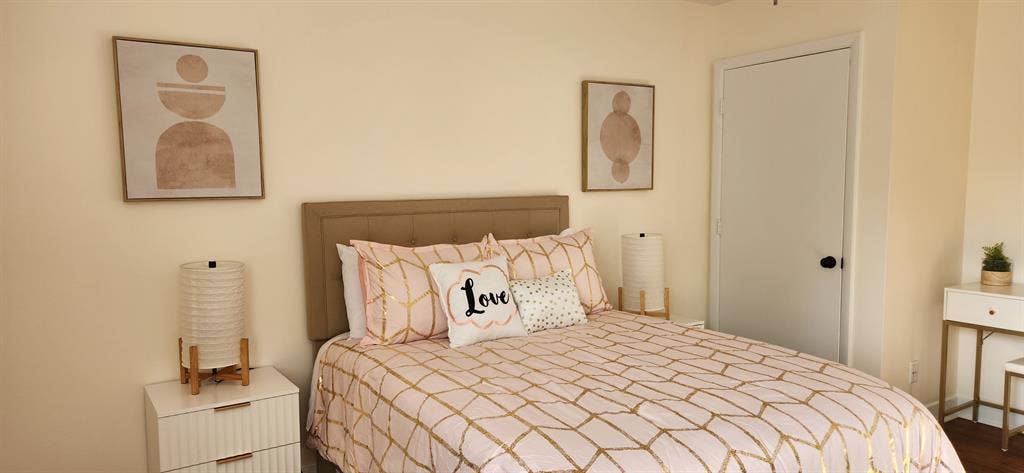 Bedroom near Trident Medical Center