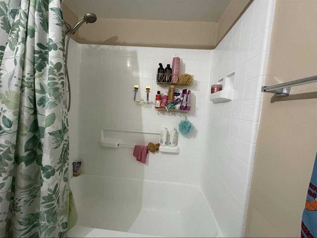 Single bedroom for rent!