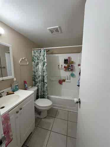 Single bedroom for rent!