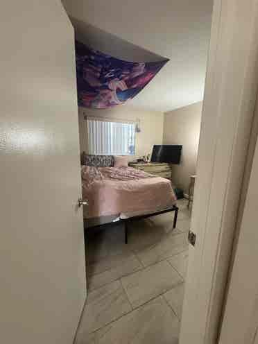 Single bedroom for rent!