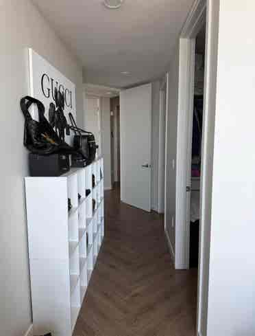 Room in stunning high-rise Oakland