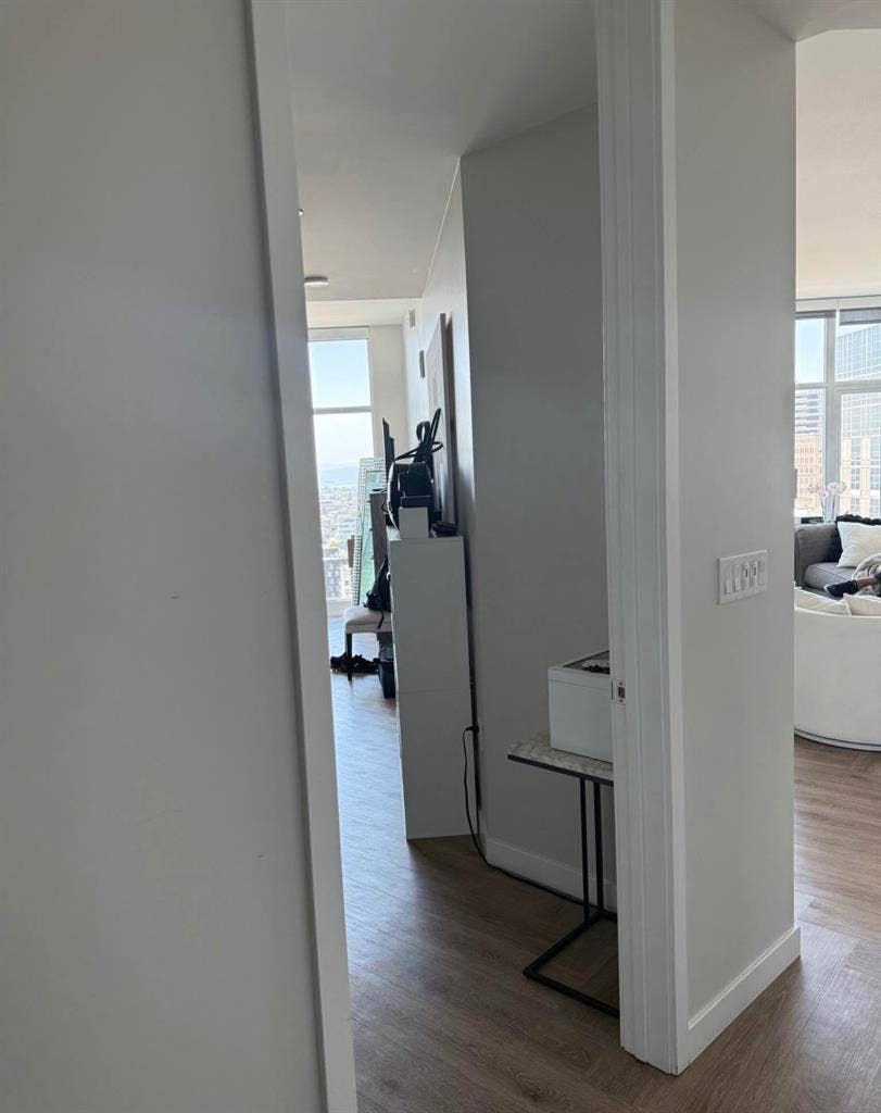 Room in stunning high-rise Oakland
