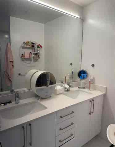 Room in stunning high-rise Oakland