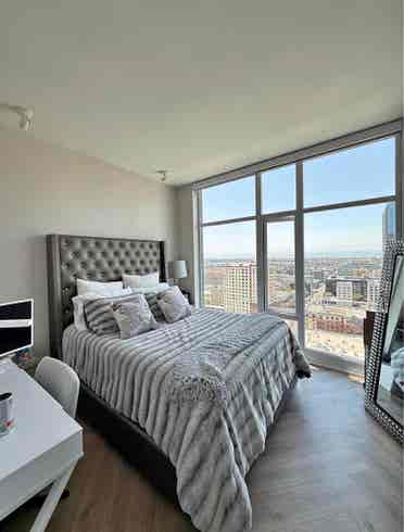 Room in stunning high-rise Oakland