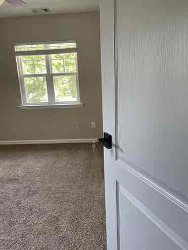 2 rooms available share a bathroom 