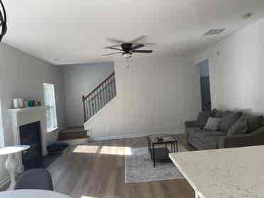 2 rooms available share a bathroom 