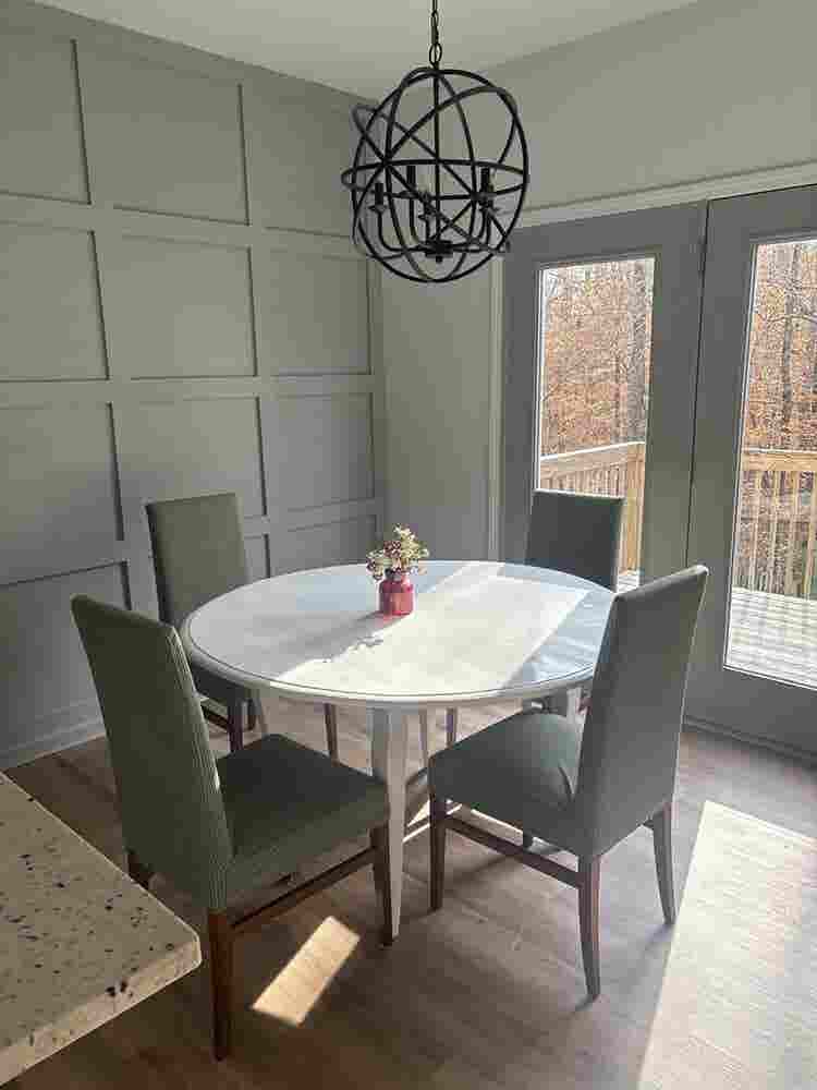 2 rooms available share a bathroom 