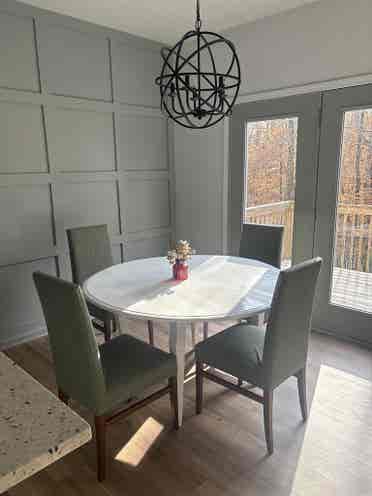 2 rooms available share a bathroom 