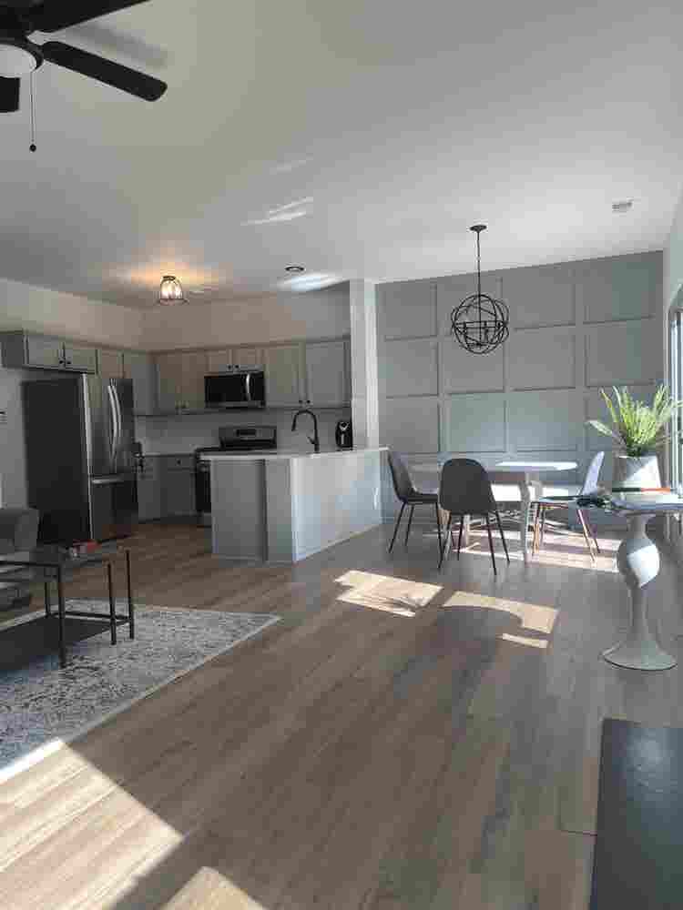 2 rooms available share a bathroom 