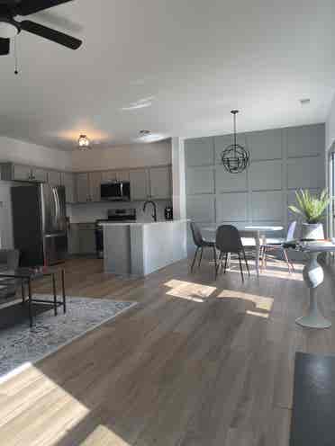 2 rooms available share a bathroom 