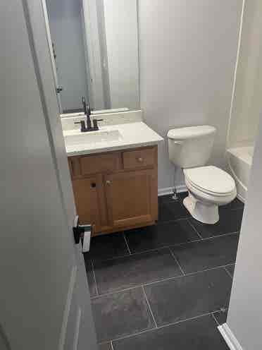 2 rooms available share a bathroom 