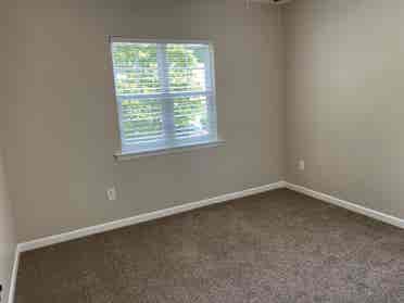 2 rooms available share a bathroom 