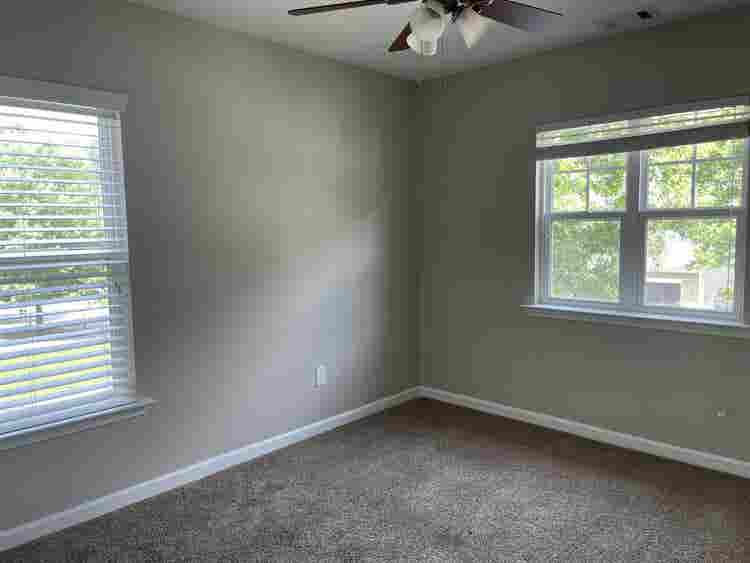 2 rooms available share a bathroom 
