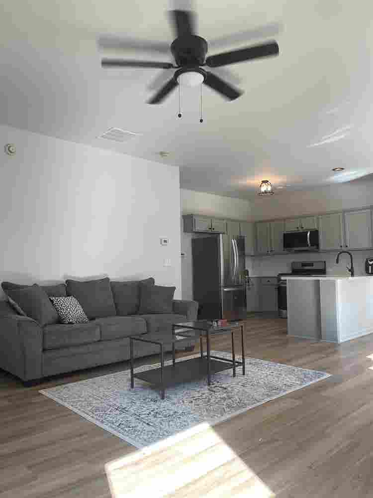 2 rooms available share a bathroom 