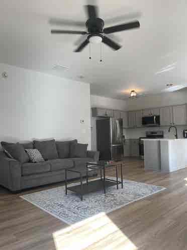2 rooms available share a bathroom 