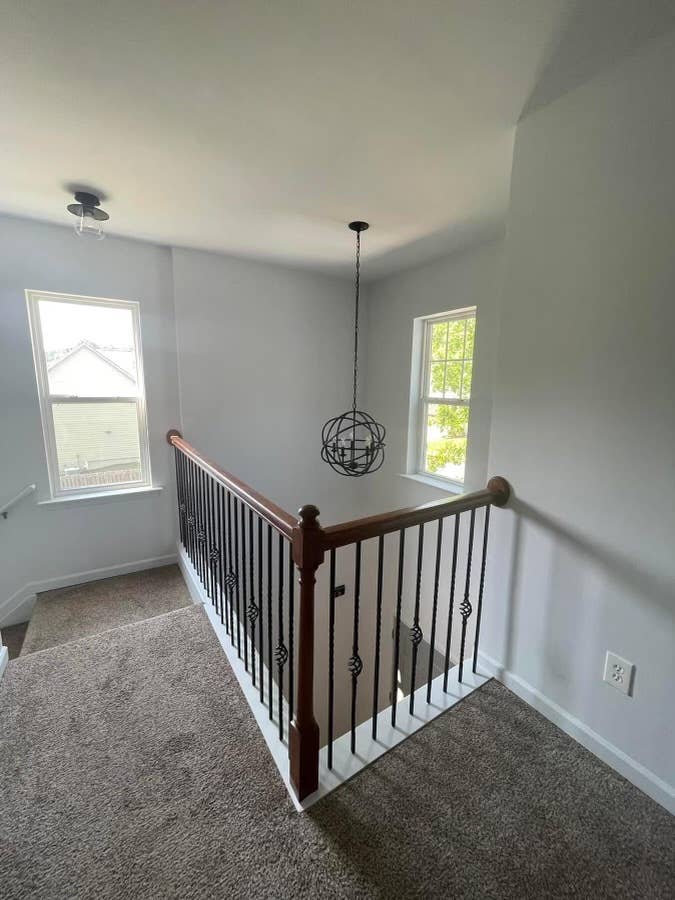 2 rooms available share a bathroom