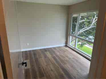 Wood floor bedroom w/great daylight