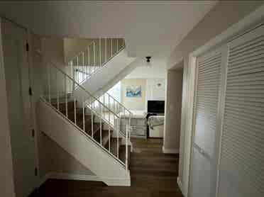Wood floor bedroom w/great daylight