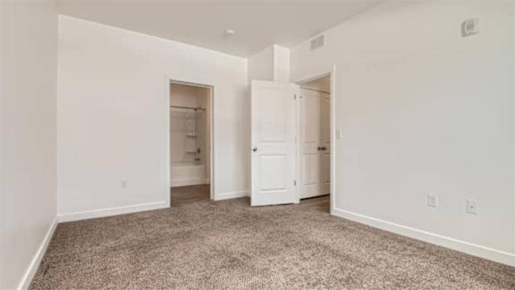 $ rent amazing amenities: Pool