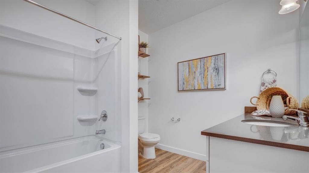 $ rent amazing amenities: Pool