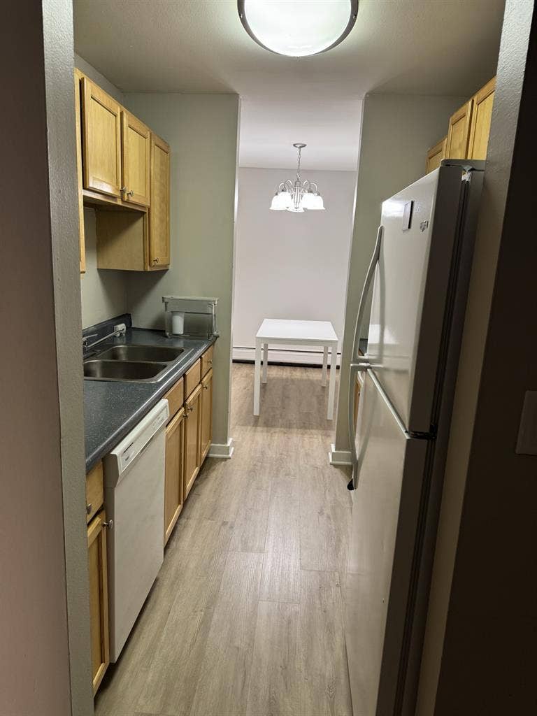 Safe Private Room + Wi-Fi + W/D