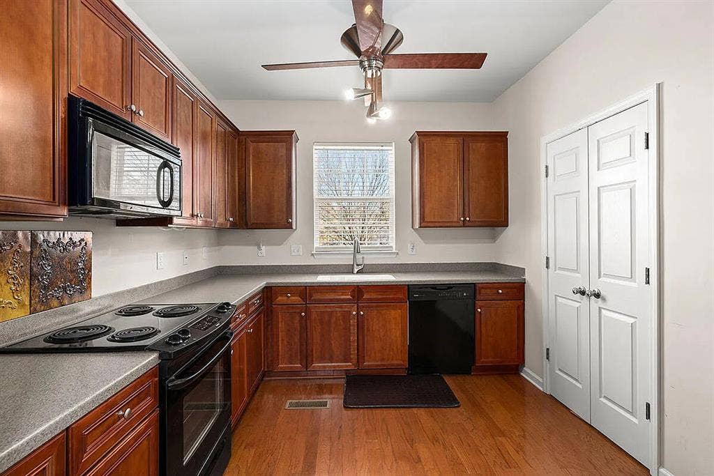 First Floor Room/Bathroom for Rent