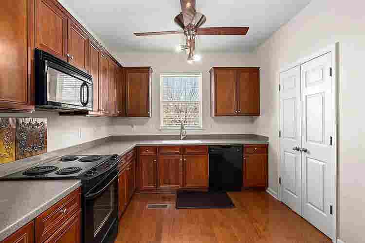 First Floor Room/Bathroom for Rent