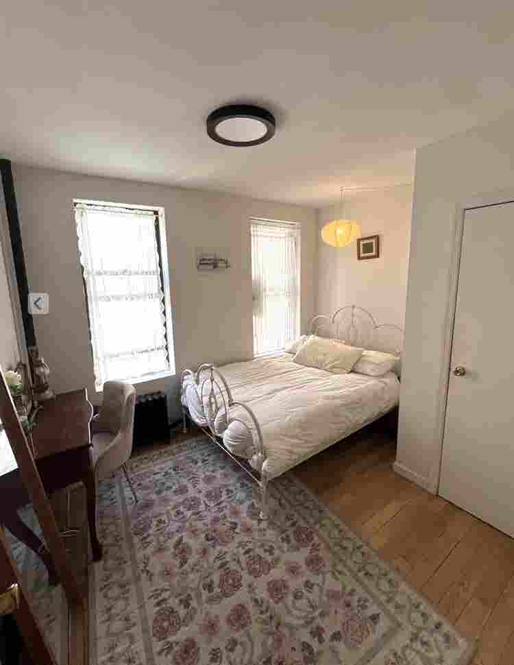 🌸 Room Available – East Village