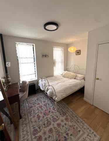 🌸 Room Available – East Village