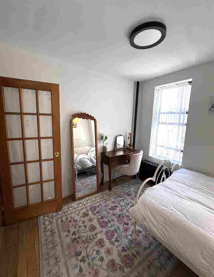 🌸 Room Available – East Village