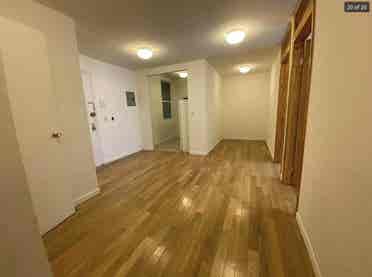 🌸 Room Available – East Village