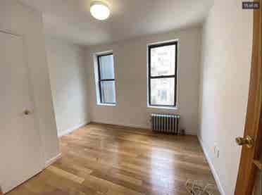 🌸 Room Available – East Village