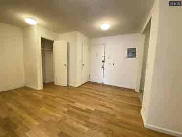 🌸 Room Available – East Village