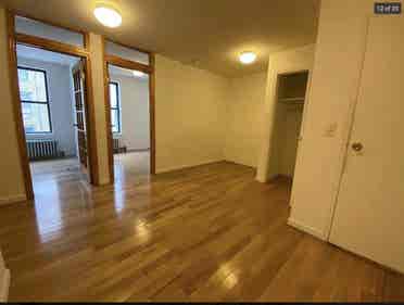 🌸 Room Available – East Village