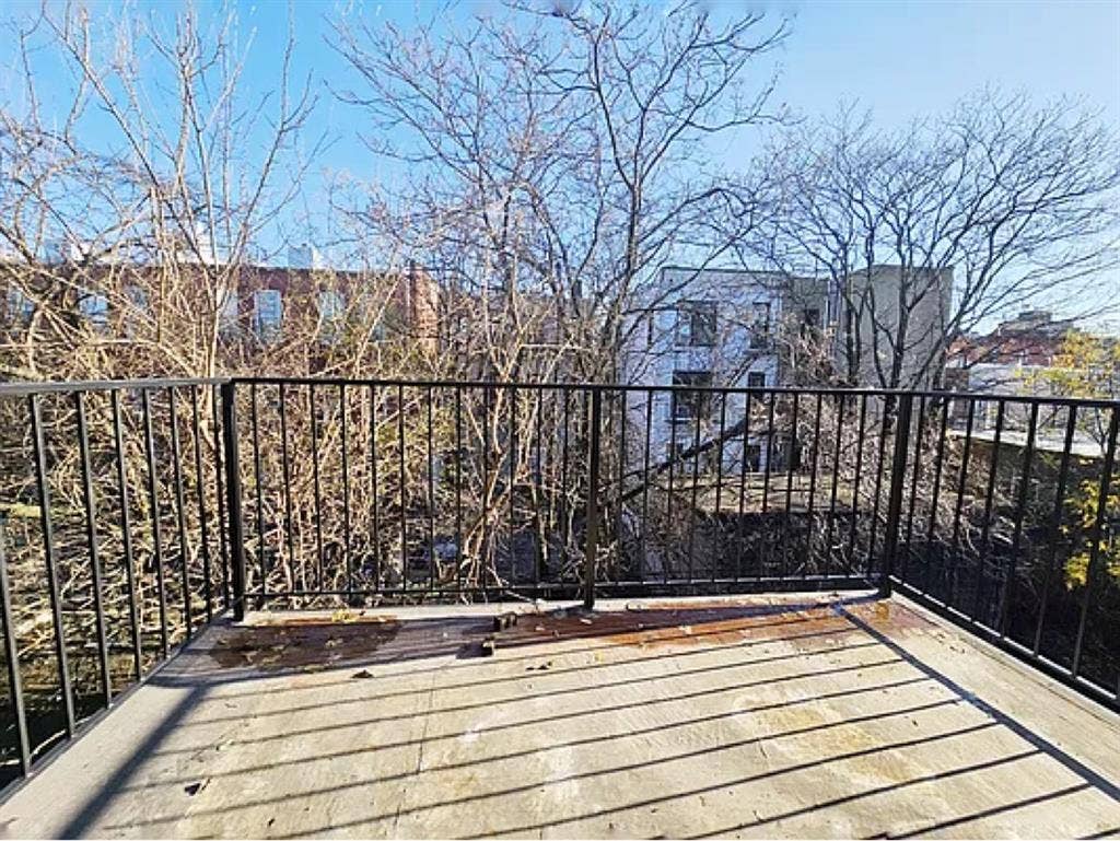 Apt in New Bldg with Balcony