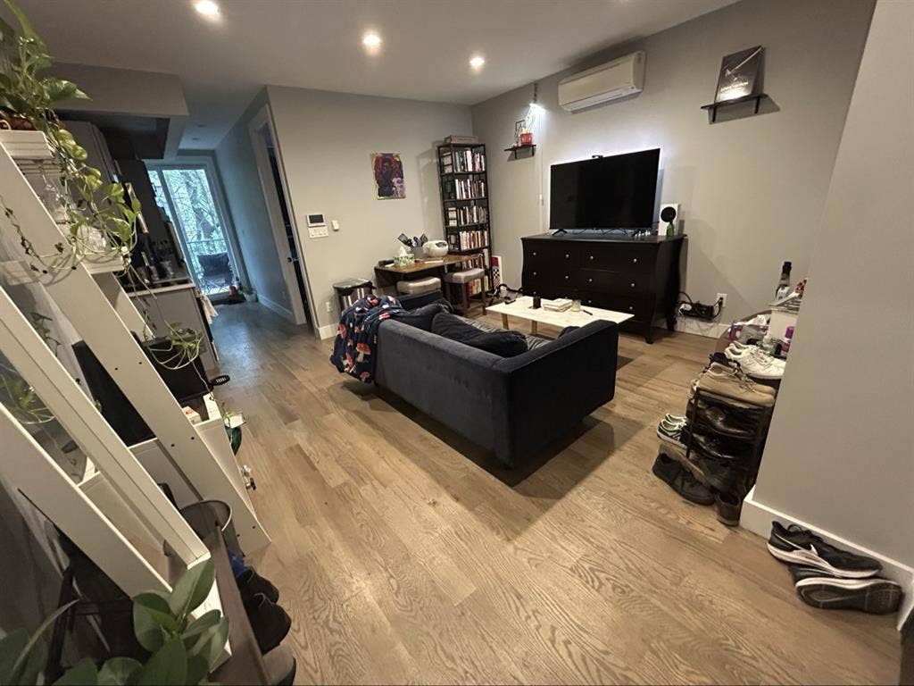 Apt in New Bldg with Balcony