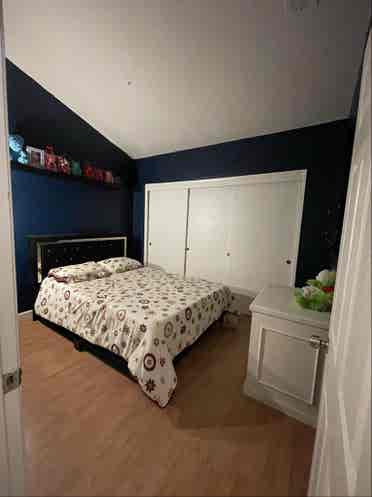 Room in Southwest Bakersfield
