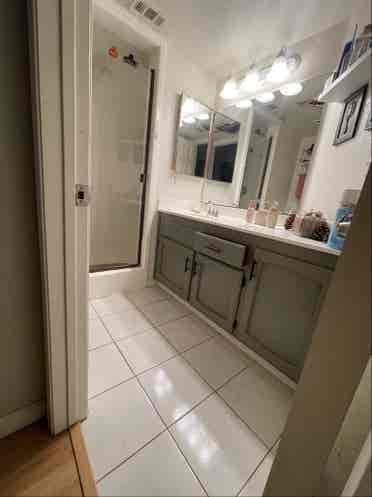 Room in Southwest Bakersfield