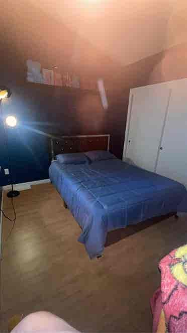 Room in Southwest Bakersfield