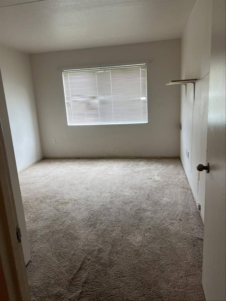 Room For Rent Serious Inquiries!!
