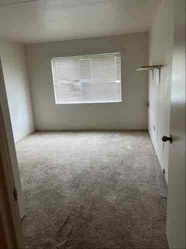 Room For Rent Serious Inquiries!!
